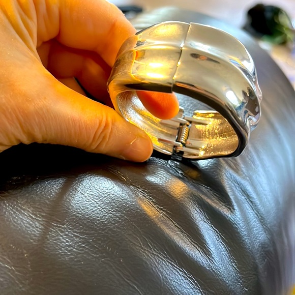 Vintage Silver wide hinged Beautiful bracelet. - Picture 12 of 12